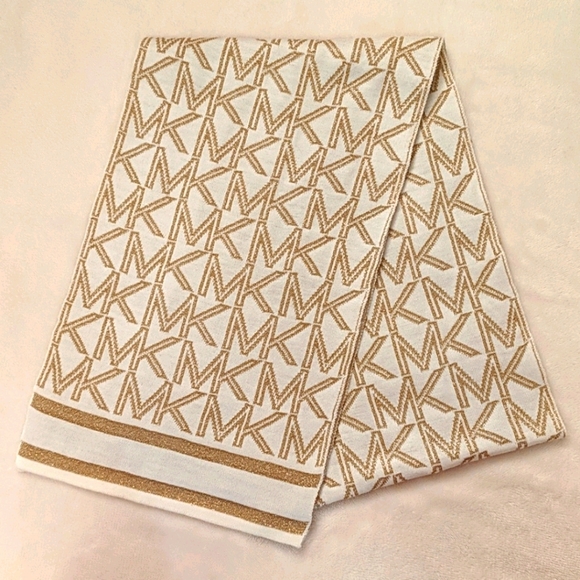 MICHAEL Michael Kors Accessories - 🧣MICHAEL KORS Gold Sparkle/Cream Logo Scarf